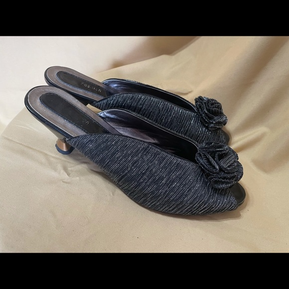 Shoes - Picture 4 of 7